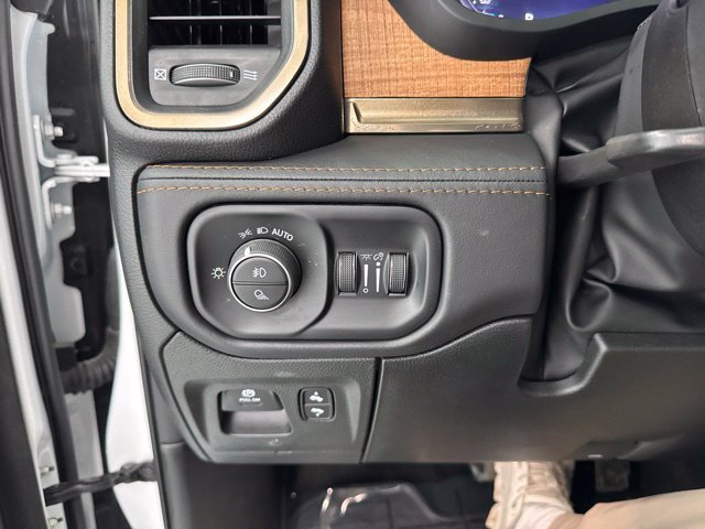Used 2023 RAM 1500 Limited w/ Body-Colour Bumper Group AWD/4WD image 41