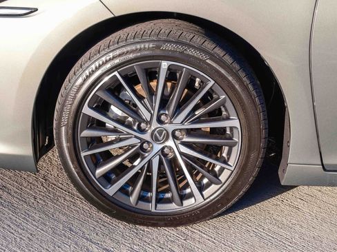 Used 2024 Lexus ES 350 w/ Premium Package FWD image 9
