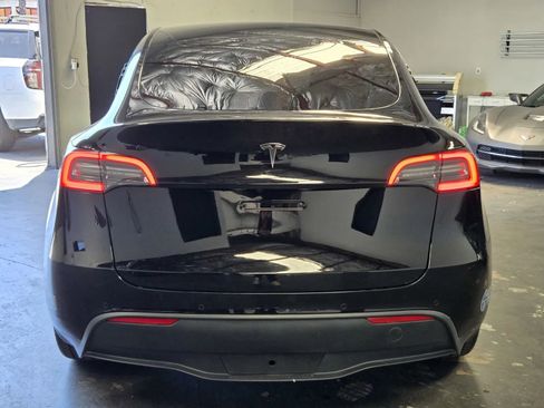 Used 2021 Tesla Model Y 2WD image 3