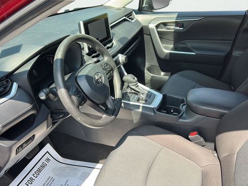 Used 2025 Toyota RAV4 XLE AWD/4WD image 11