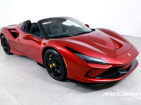Used 2022 Ferrari F8 Tributo image 4