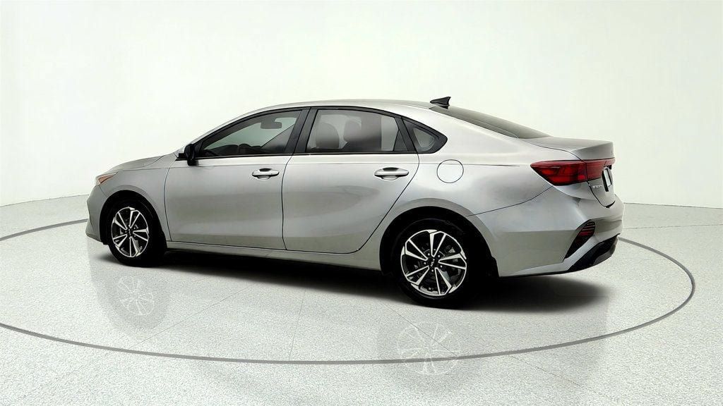Used 2023 Kia Forte LXS FWD image 7