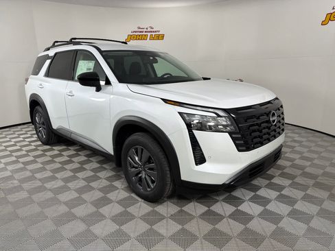 New 2026 Nissan Pathfinder SV image 8