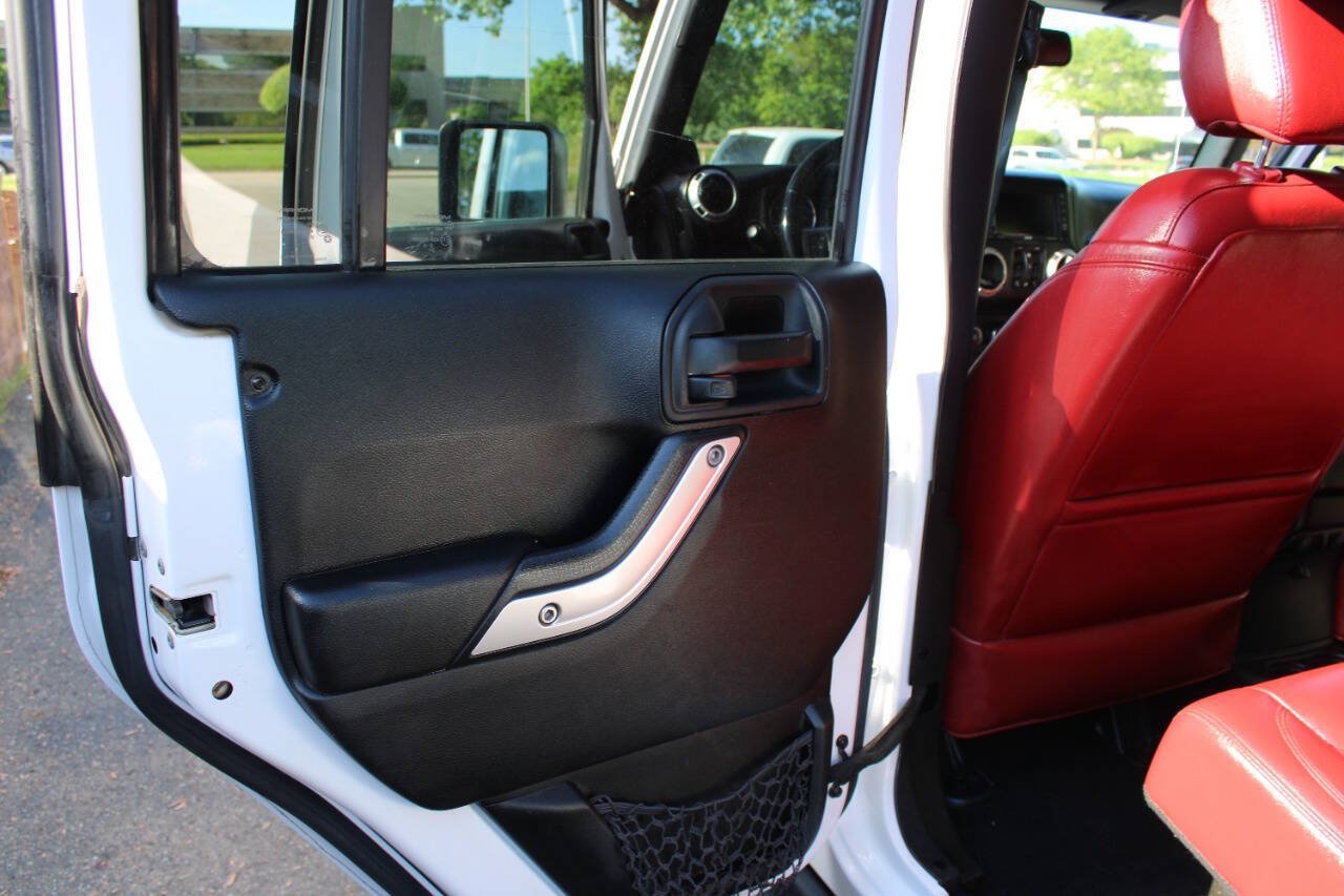 Used 2013 Jeep Wrangler Unlimited Rubicon AWD/4WD image 27
