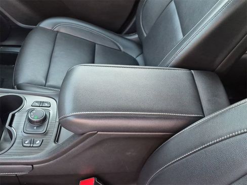 Used 2023 GMC Acadia SLT image 21