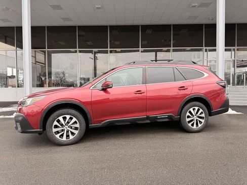 Used 2021 Subaru Outback Premium image 1