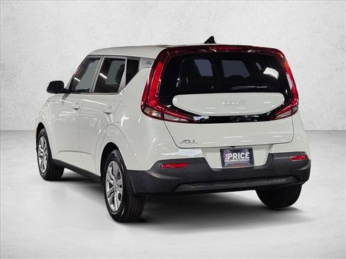 Used 2022 Kia Soul LX image 8