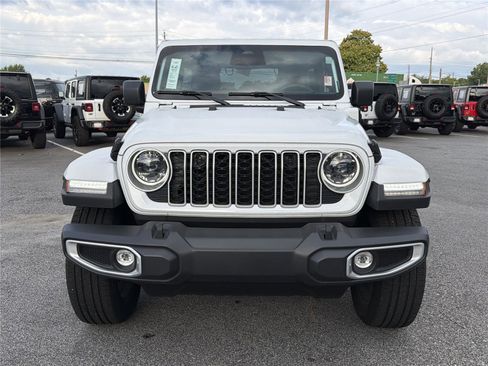 Used 2025 Jeep Wrangler Unlimited Sahara AWD/4WD image 3