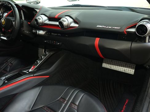 Used 2019 Ferrari 812 Superfast RWD image 12
