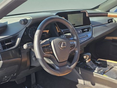 Certified 2025 Lexus ES 350 w/ Premium Package image 12