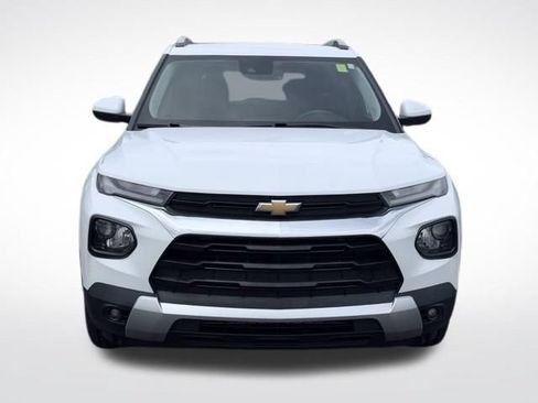 Used 2022 Chevrolet TrailBlazer LT w/ Convenience Package FWD image 2