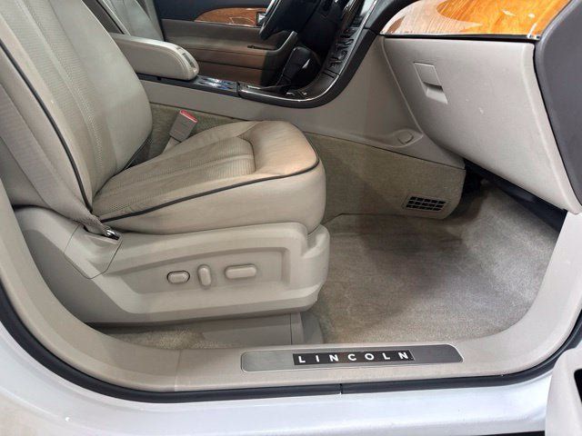 Used 2015 Lincoln MKX FWD w/ Equipment Group 102A image 30