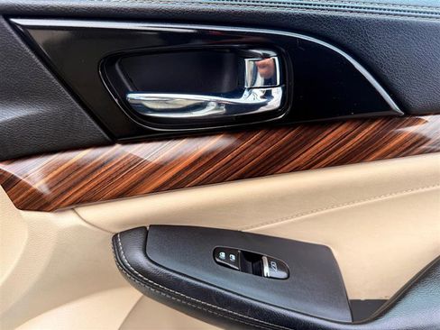 Used 2016 Nissan Maxima Platinum image 13