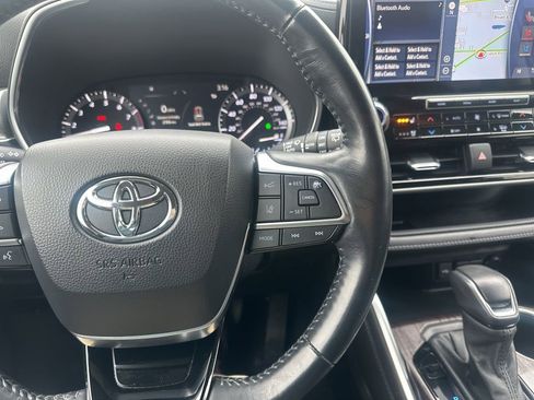 Used 2021 Toyota Highlander Platinum AWD/4WD image 16
