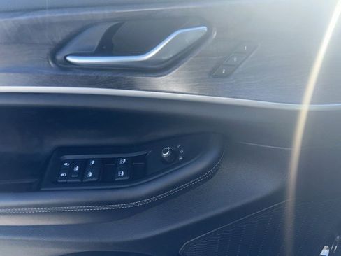 Used 2024 Jeep Grand Cherokee L Limited w/ Luxury Tech Group II image 12