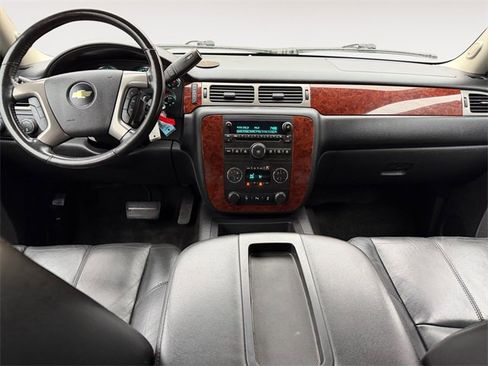 Used 2014 Chevrolet Suburban LT image 10