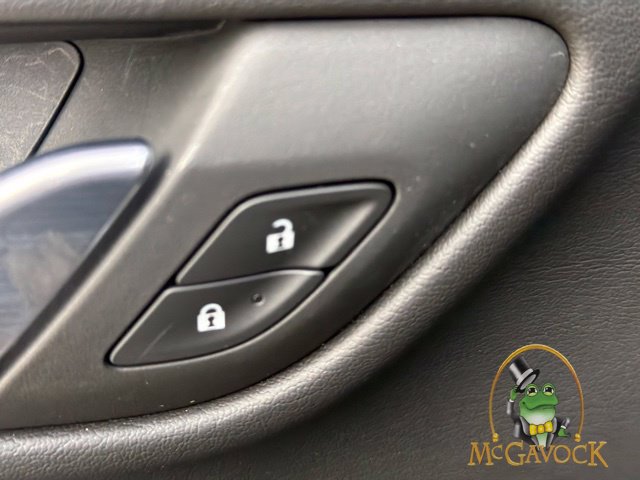 Used 2023 GMC Yukon Denali w/ Advanced Technology Package AWD/4WD image 25