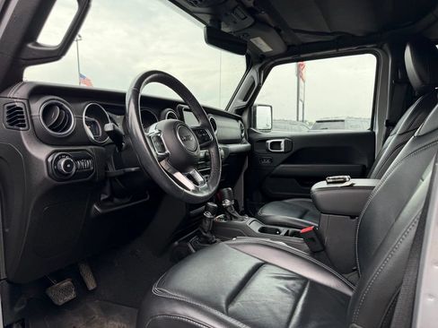 Used 2018 Jeep Wrangler Unlimited Sahara AWD/4WD image 21