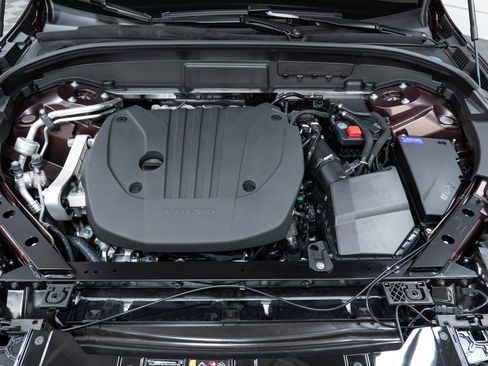 New 2026 Volvo XC60 B5 Core w/ Climate Package image 9