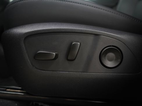 Used 2025 GMC Acadia Elevation w/ Elevation Premium Package image 24