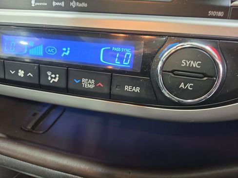 Used 2018 Toyota Highlander Limited AWD/4WD image 29