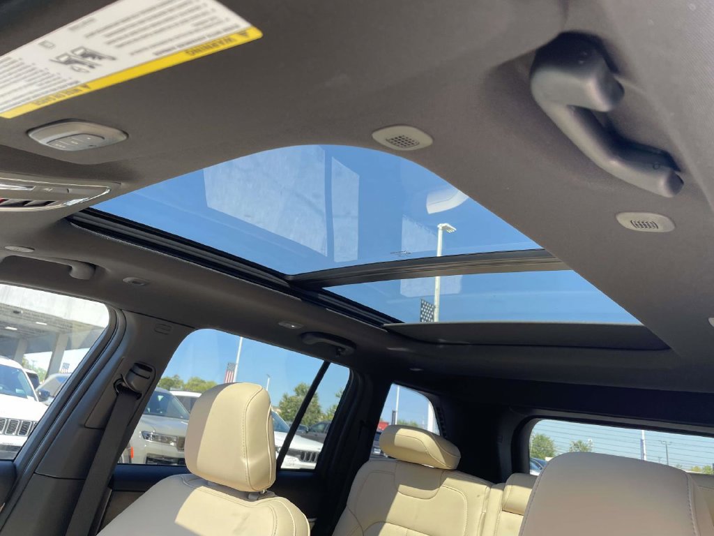 New 2027 Jeep Grand Cherokee Limited AWD/4WD image 28