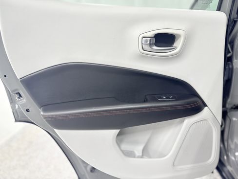 Used 2019 Jeep Compass Limited w/ Safety & Security Group image 24