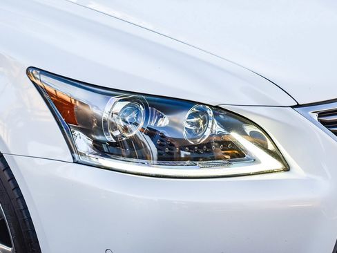 Used 2015 Lexus LS 460 L image 8