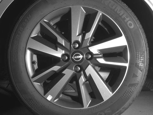 Used 2025 Nissan Versa SV FWD image 11