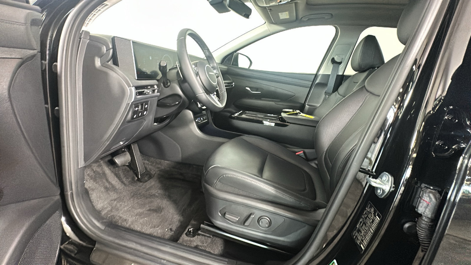 Certified 2025 Hyundai Tucson SEL AWD/4WD image 12