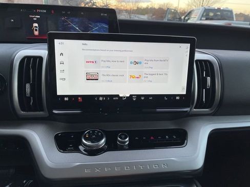 New 2025 Ford Expedition Active image 17