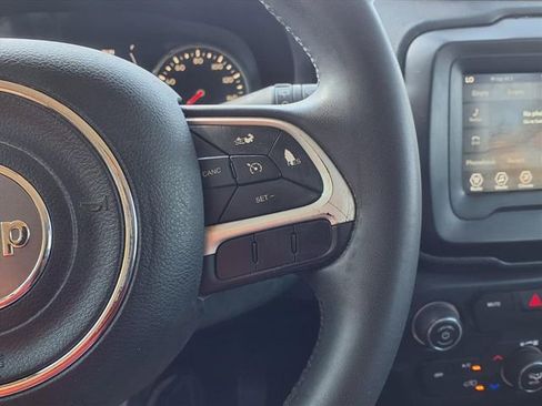 Used 2020 Jeep Renegade Latitude FWD image 20