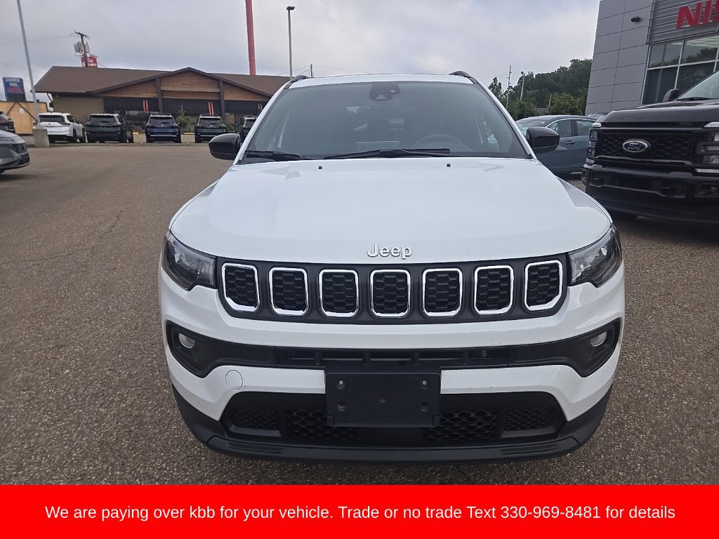 Used 2025 Jeep Compass Latitude w/ Sun & Sound Group AWD/4WD image 2
