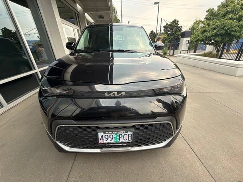 Certified 2023 Kia Soul LX w/ LX Technology Package FWD image 2