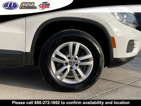 Used 2017 Volkswagen Tiguan S image 9