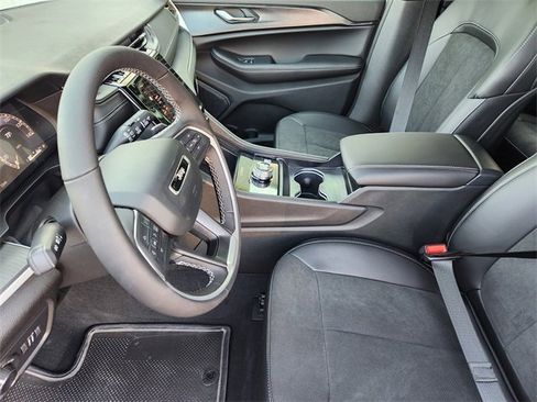 New 2025 Jeep Grand Cherokee L Altitude image 9