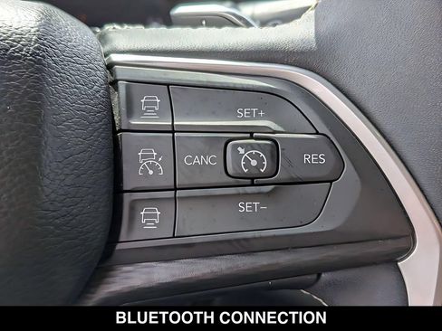 Used 2024 Jeep Grand Cherokee Laredo AWD/4WD image 18