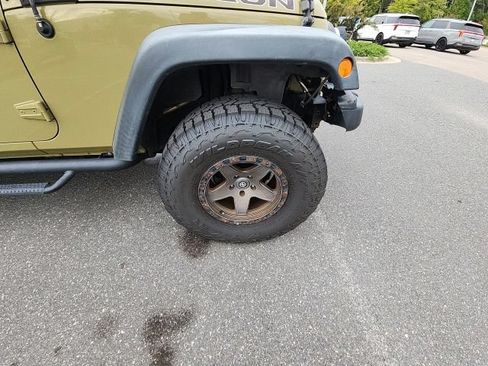 Used 2013 Jeep Wrangler Unlimited Rubicon AWD/4WD image 17