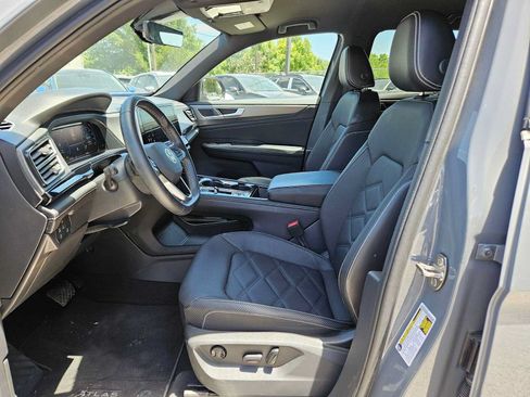 Used 2024 Volkswagen Atlas Cross Sport SE FWD image 13