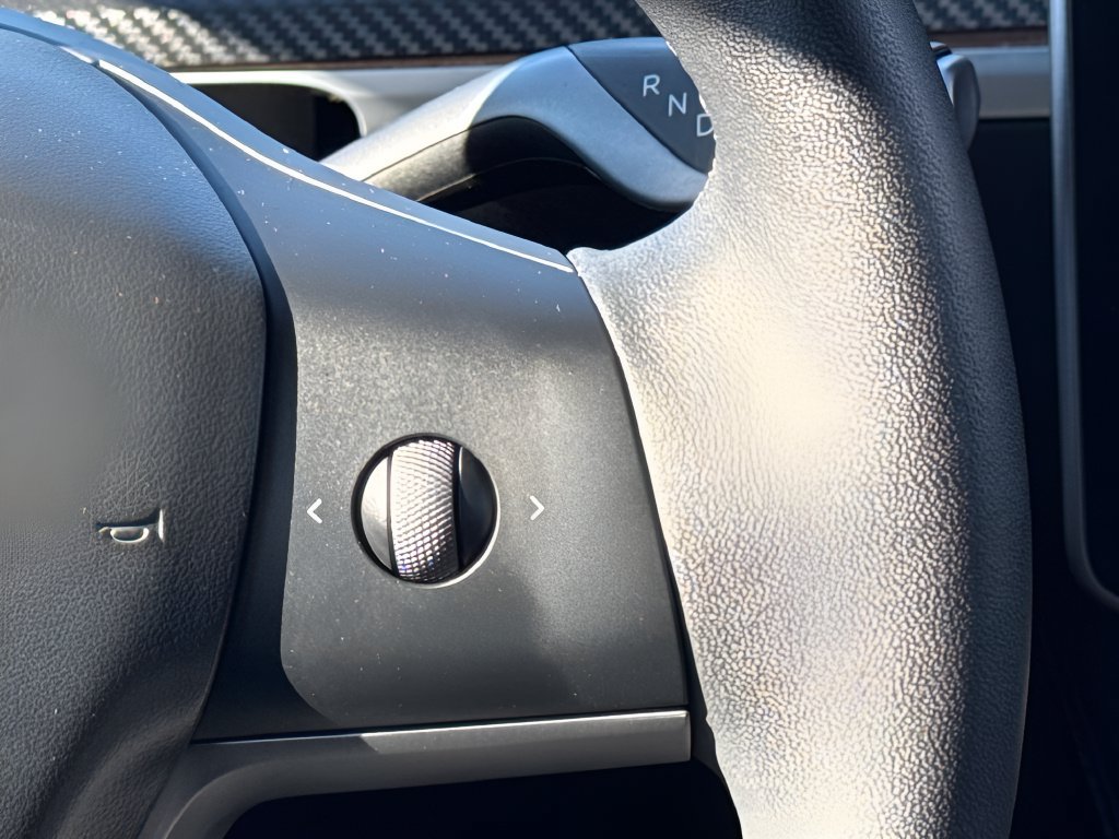 Used 2023 Tesla Model Y Performance AWD/4WD image 17