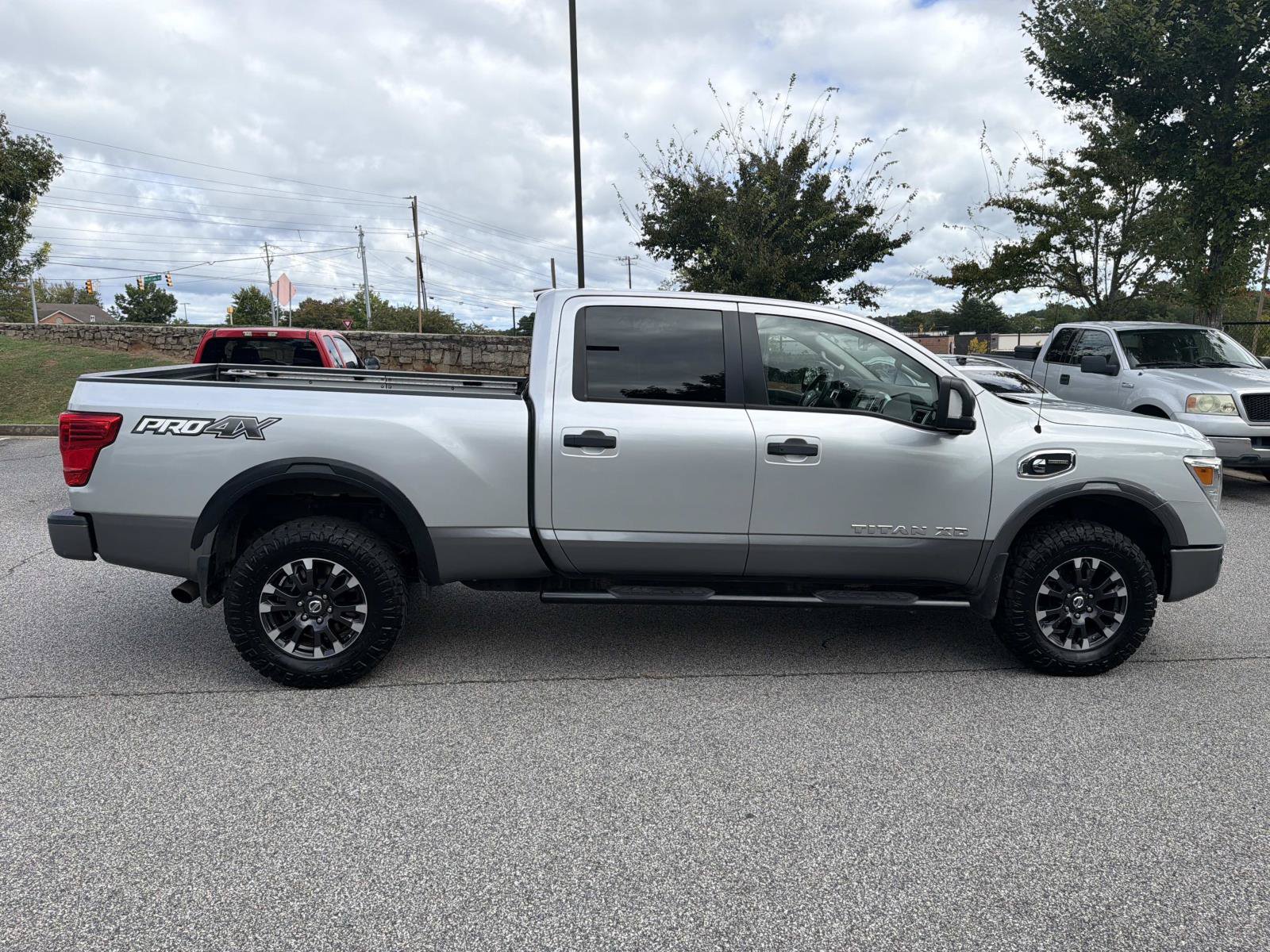 Used 2019 Nissan Titan PRO-4X w/ Pro-4x Convenience Package AWD/4WD image 10