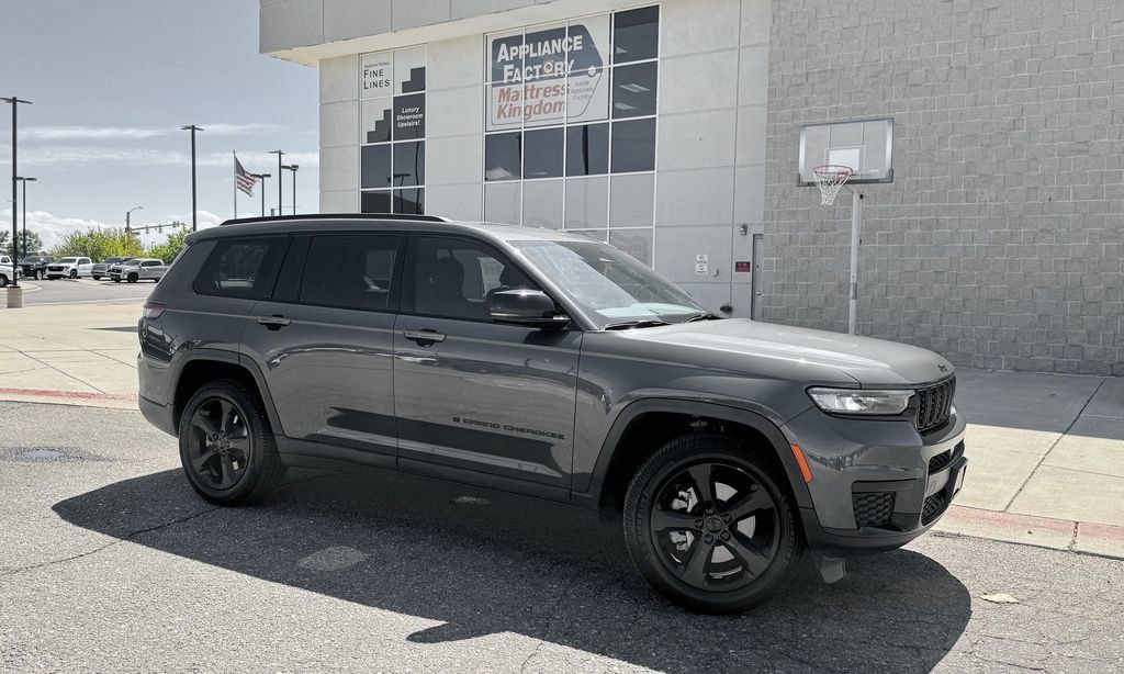 Used 2021 Jeep Grand Cherokee L Laredo AWD/4WD image 2