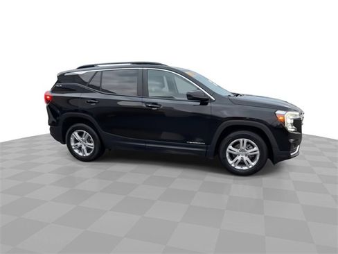 Certified 2022 GMC Terrain SLE w/ Driver Convenience Package image 9