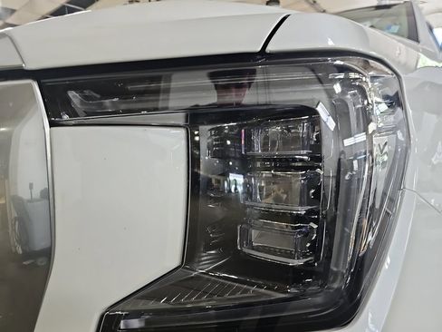 Used 2023 GMC Yukon XL Denali w/ Denali Reserve Package AWD/4WD image 39