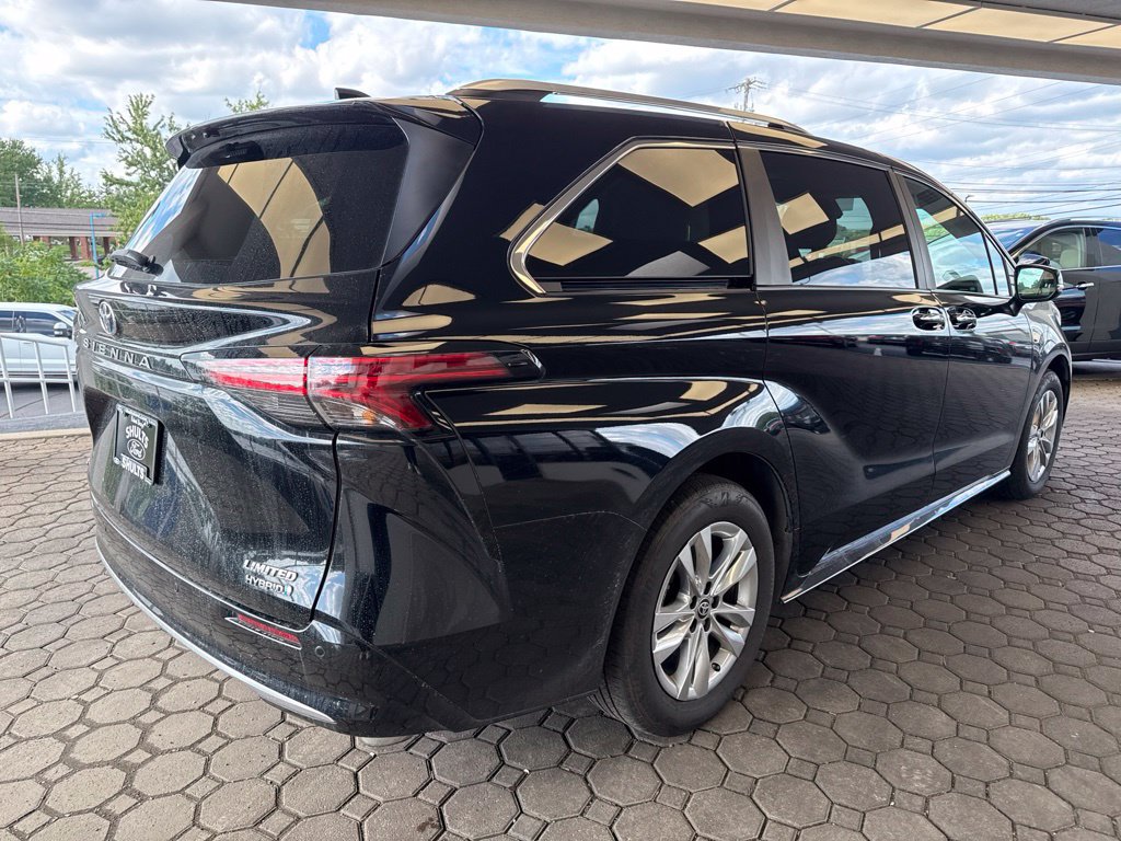 Used 2024 Toyota Sienna Limited AWD/4WD image 6