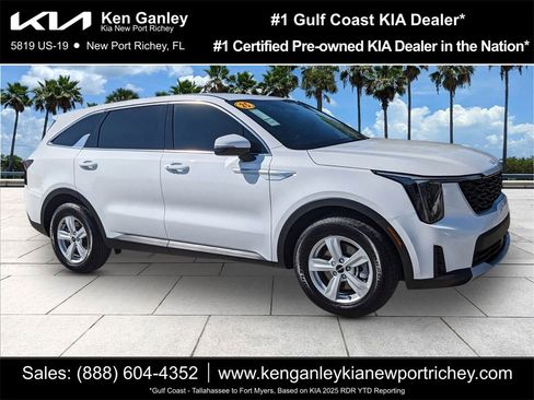 Certified 2025 Kia Sorento LX image 1