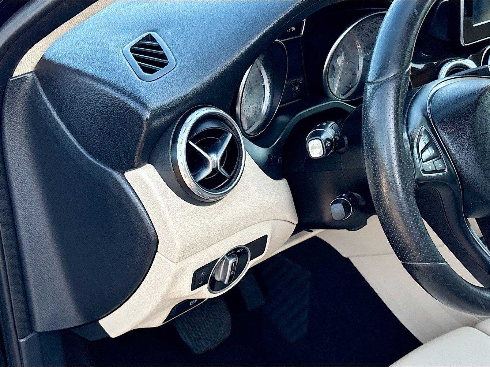 Used 2017 Mercedes-Benz GLA 250 w/ Premium Package image 10