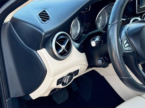Used 2017 Mercedes-Benz GLA 250 w/ Premium Package image 10