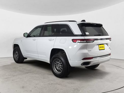 Used 2022 Jeep Grand Cherokee Overland w/ Luxury Tech Group IV AWD/4WD image 7