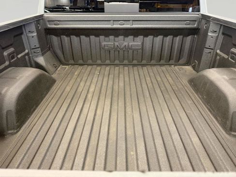 Used 2025 GMC Sierra 1500 AT4 w/ AT4 Premium Package AWD/4WD image 12